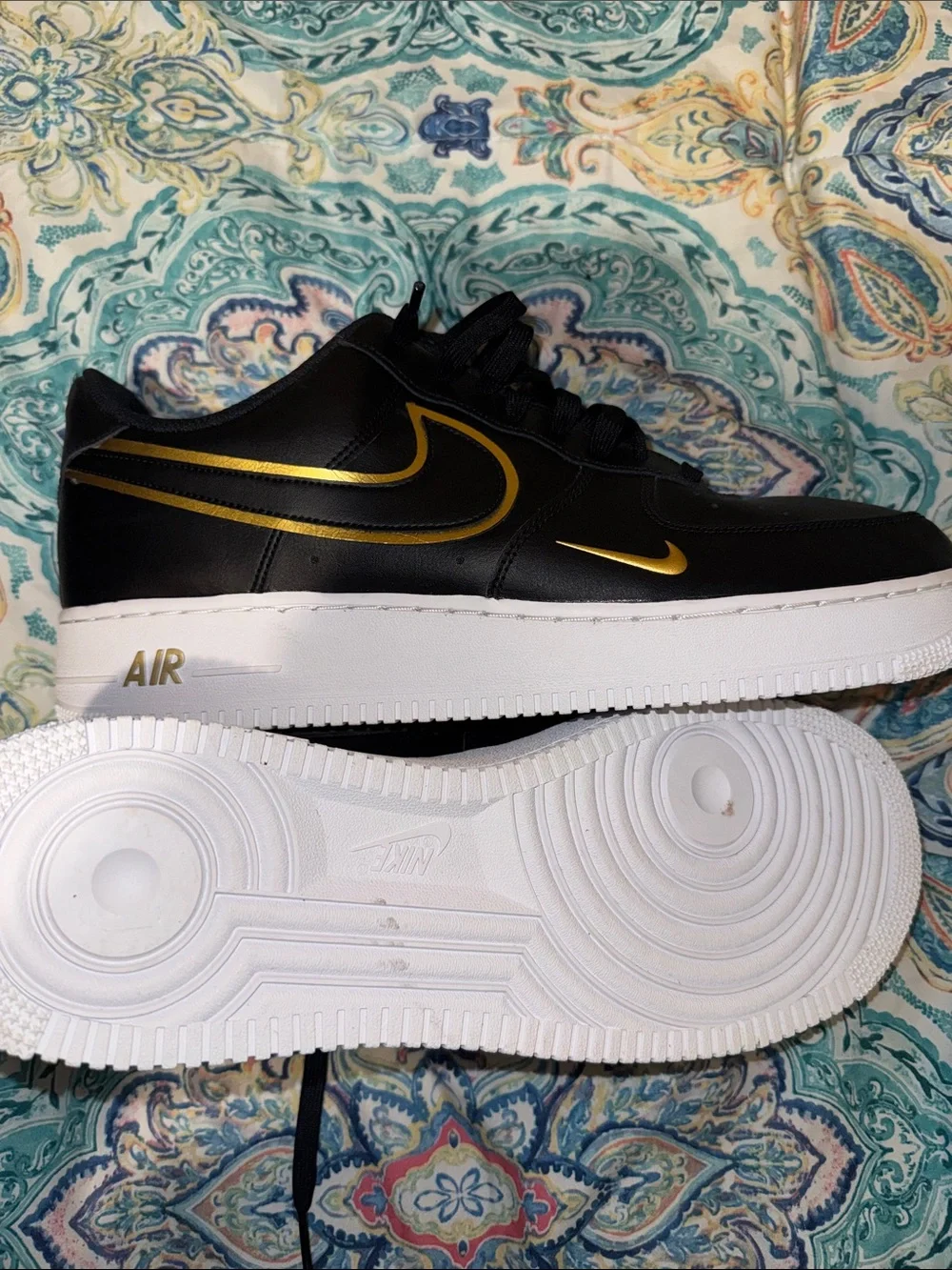 Nike Men's Black Sneakers with Gold Swoosh Accents - Picture 4 of 4